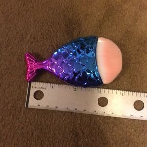 Nwot mermaid face brush